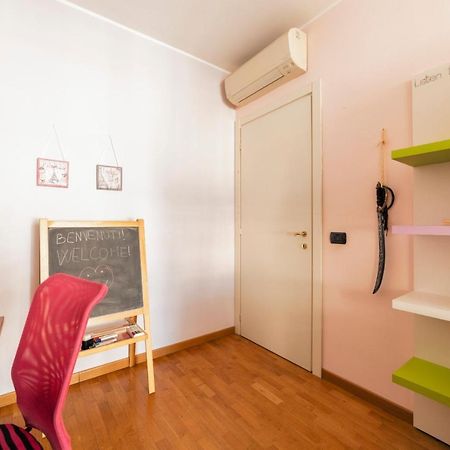 Milano Rogoredo Apartment With Garage Eksteriør bilde